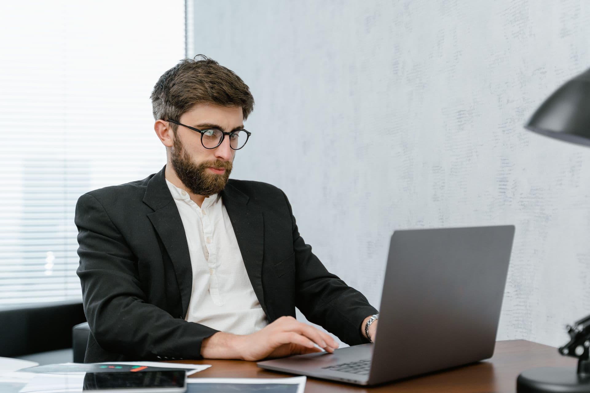 Cómo elegir el CRM inmobiliario correcto según el tamaño de tu agencia